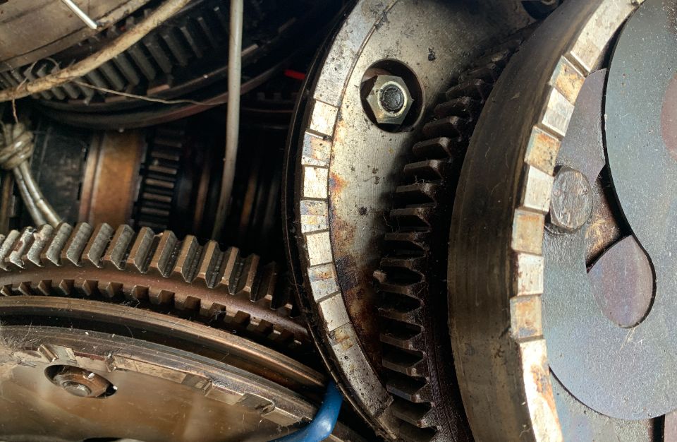 Slow Motion And Pick Finding Clutch C9R9495 Slow Motion And Pick Finding Clutch C9R9495